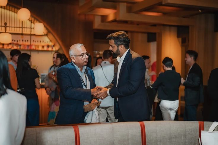 Networking entre asistentes y expertos internacionales en evento de innovación turística