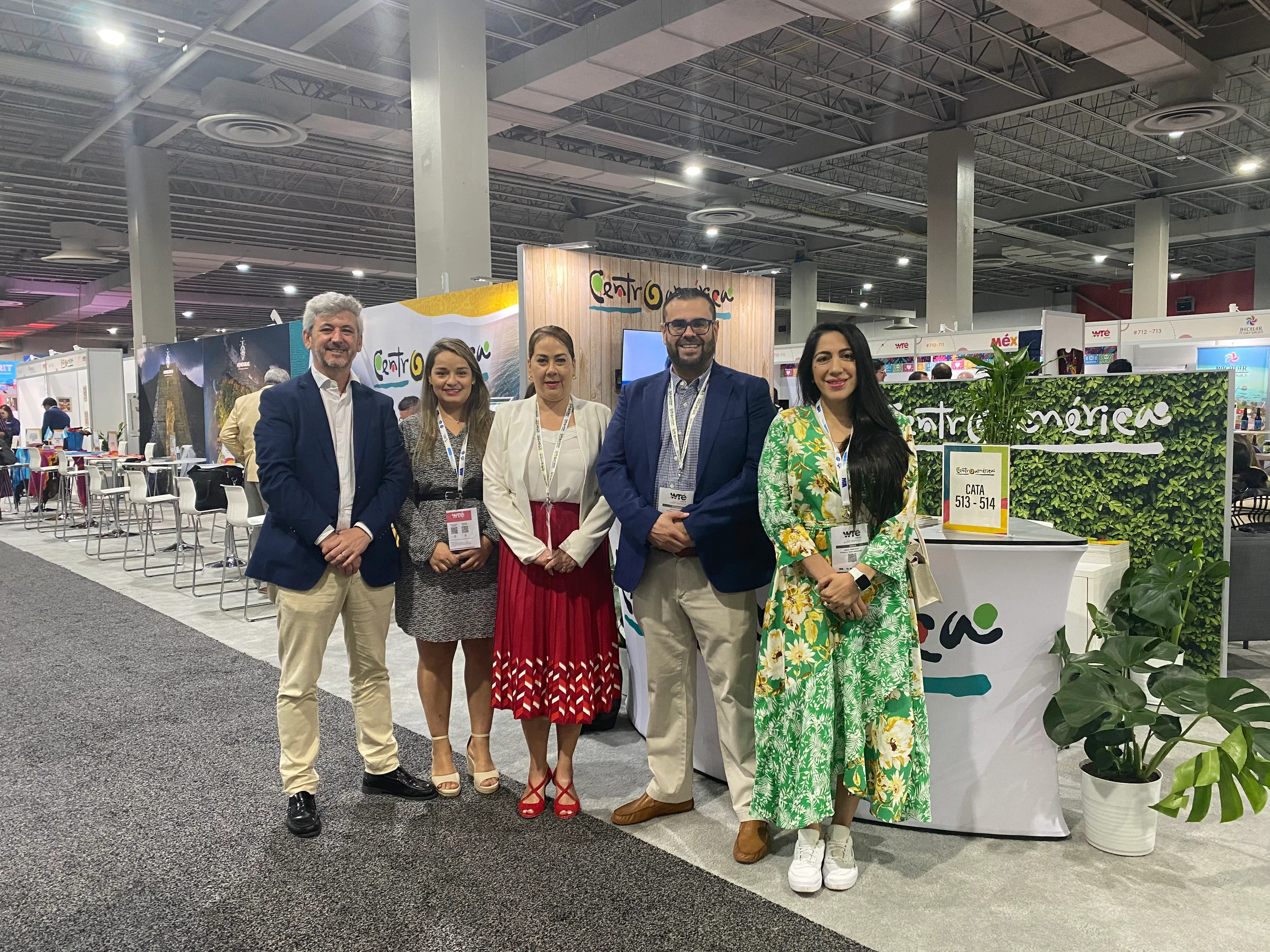 Networking profesional en FITUR entre operadores turísticos, medios y representantes institucionales